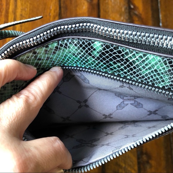 Aimee Kestenberg Green Snake Print Leather Clutch - Picture 8 of 12